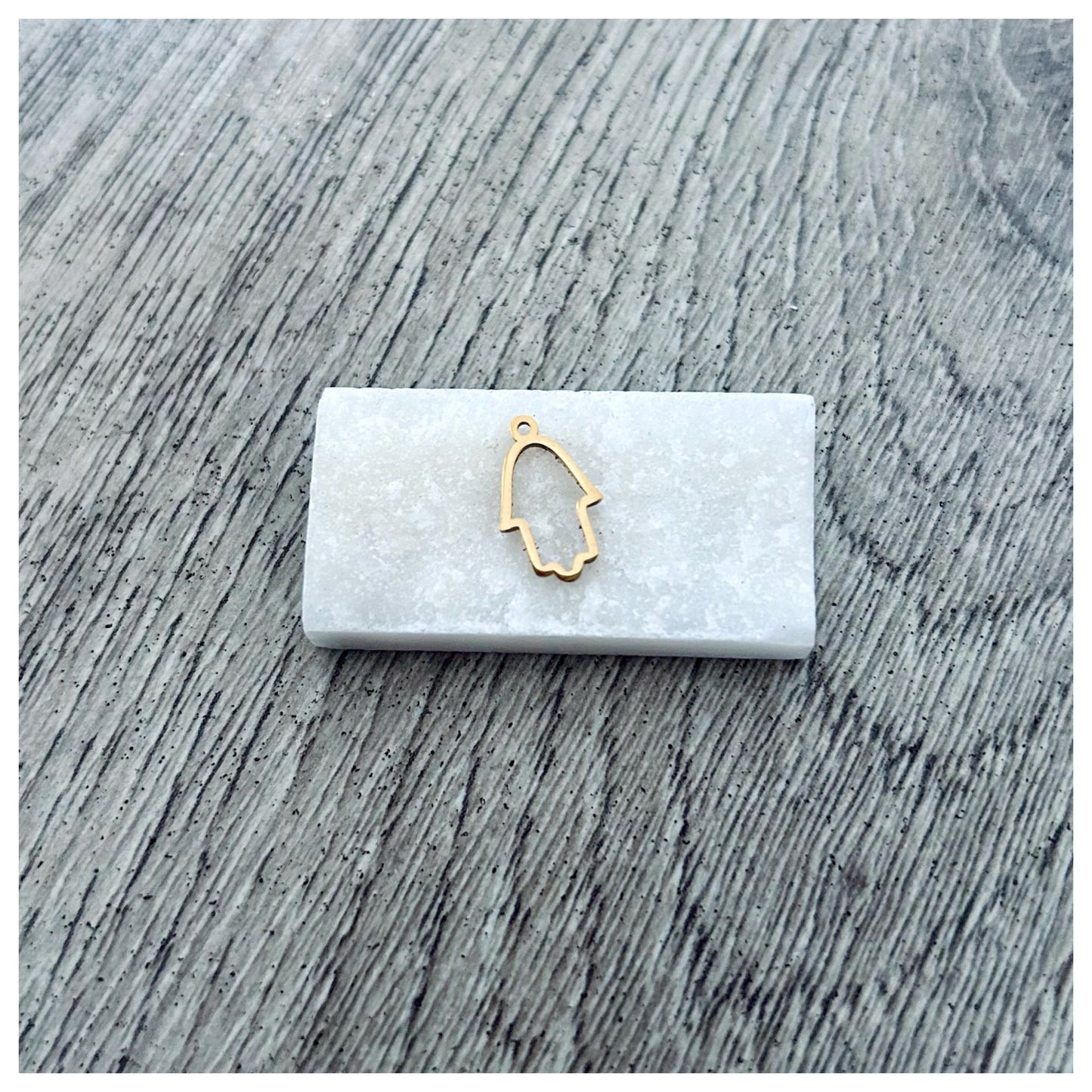 GOLD OPEN HAMSA HAND CHARM