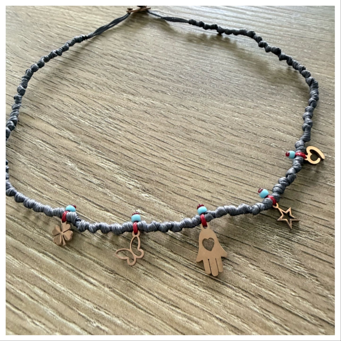 KNOTTED CHARM CHOKER GREY