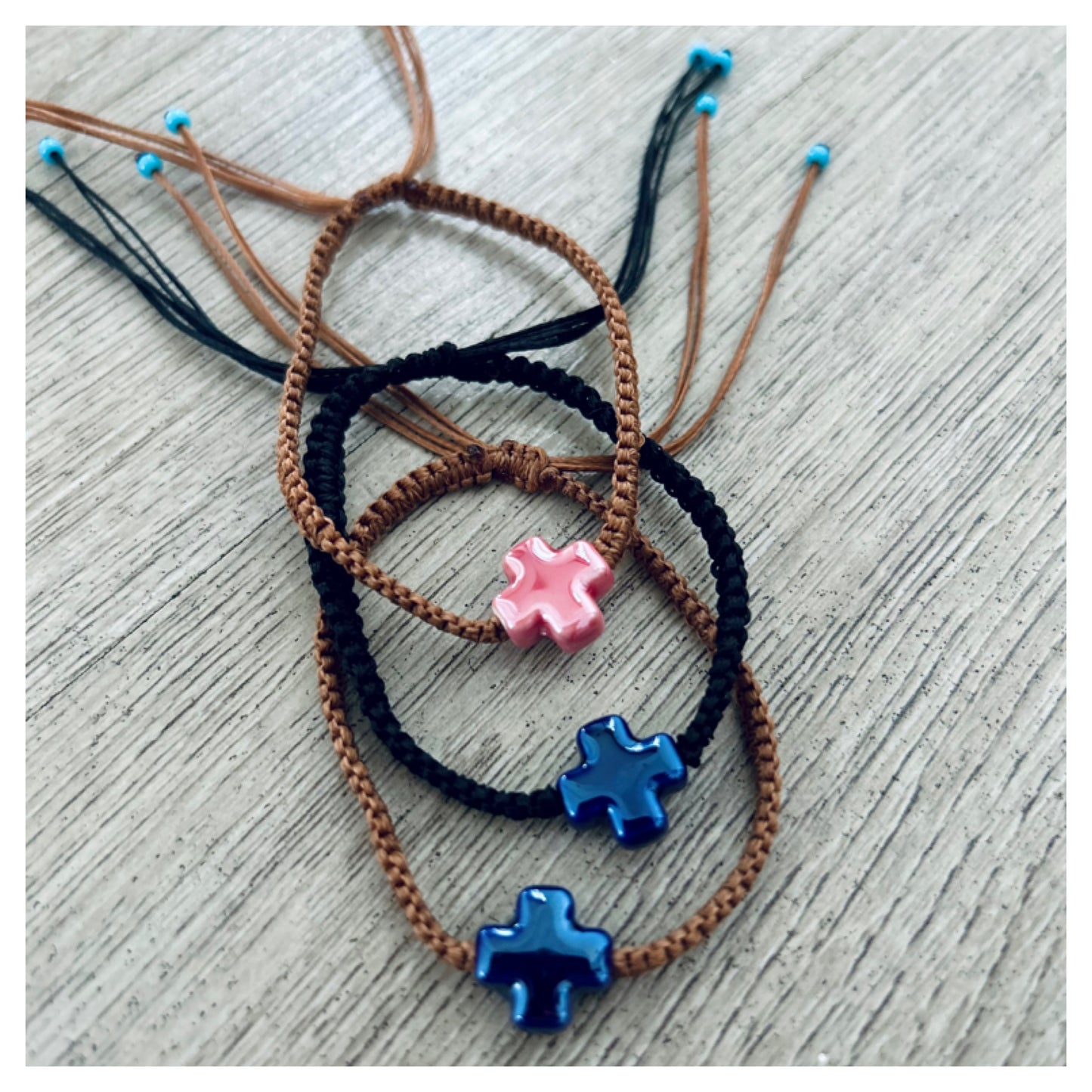 MACRAME BRACELET WITH CERAMIC CROSS