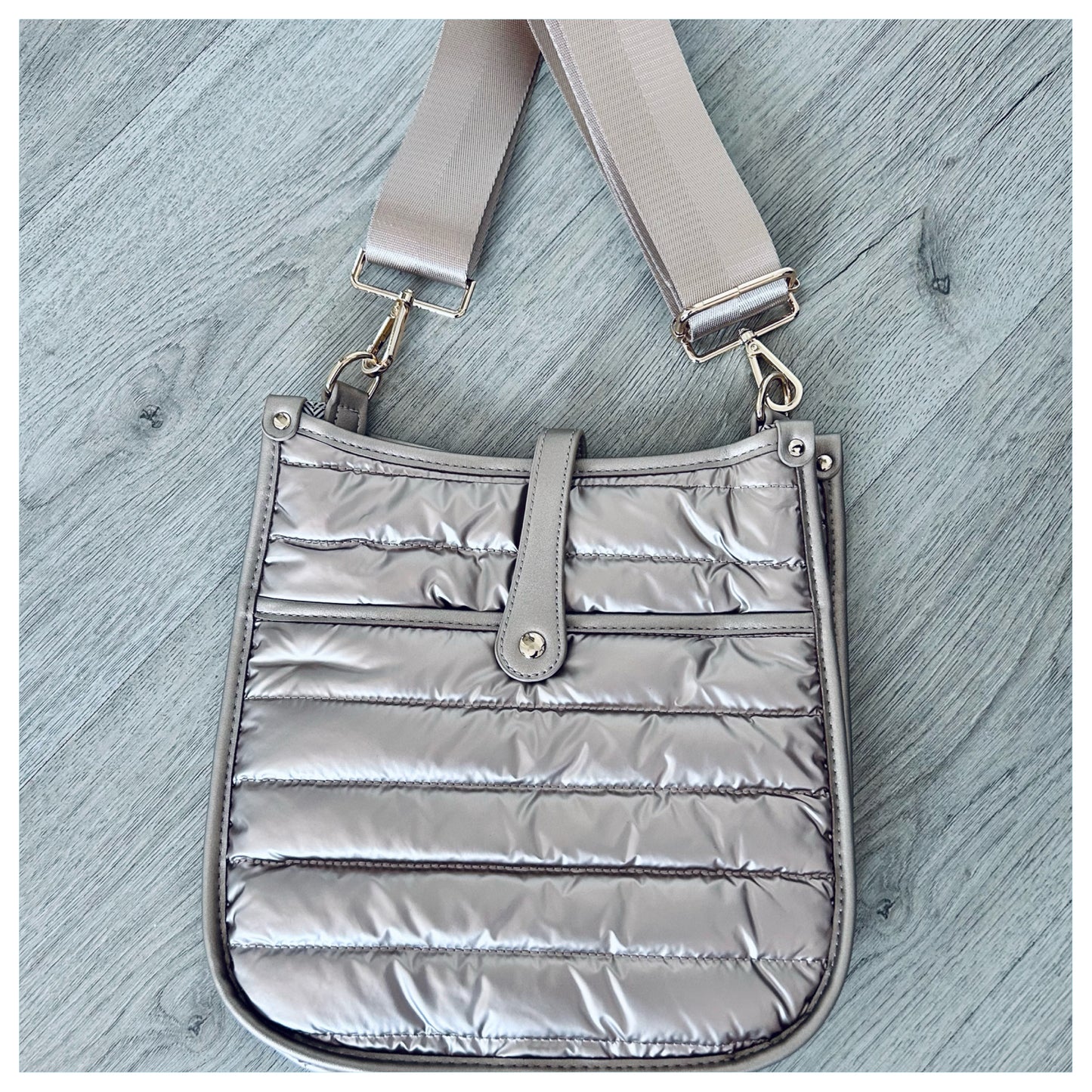GOLD PUFFER CROSSBODY BAG