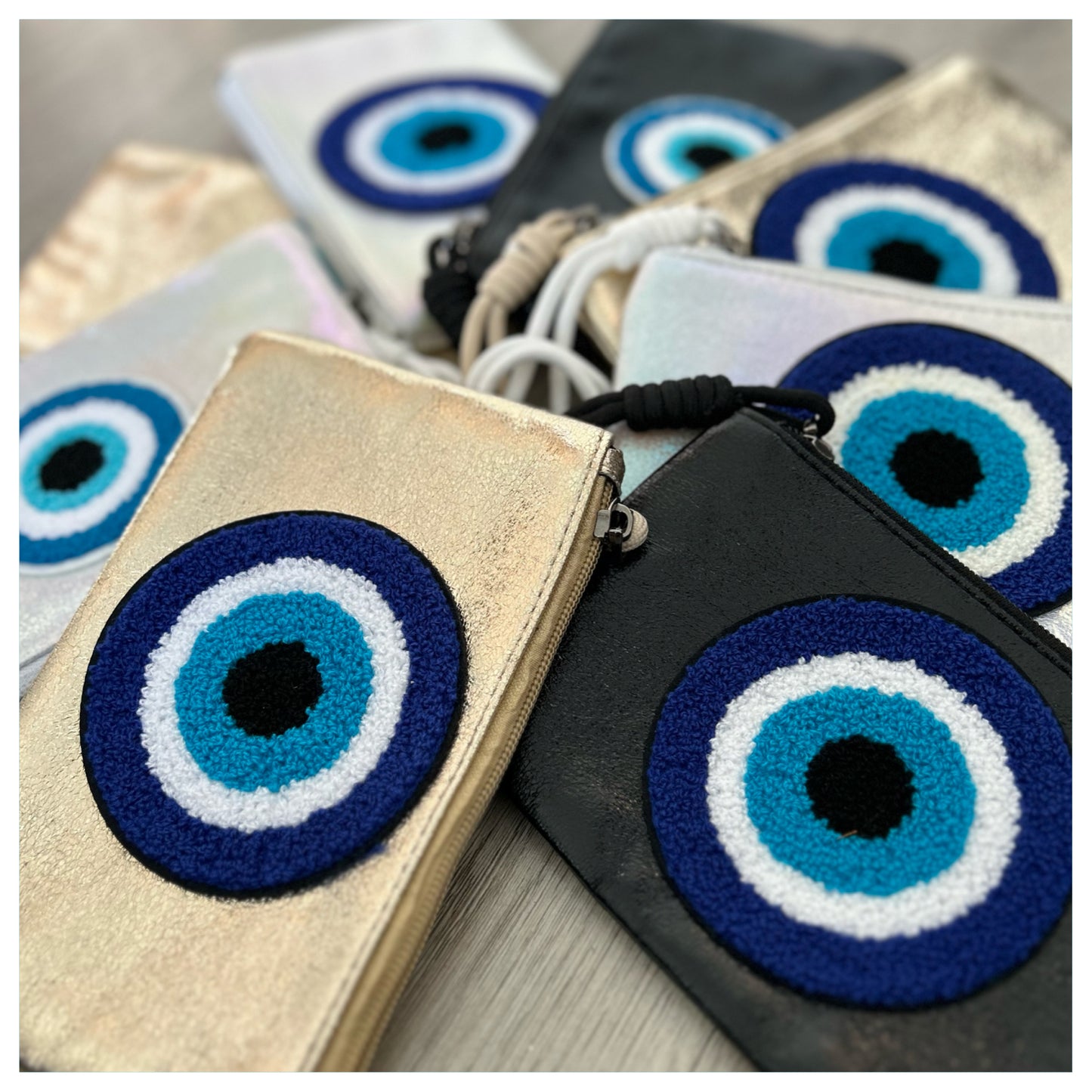 METALLIC WRISTLET CLUTCH BAG