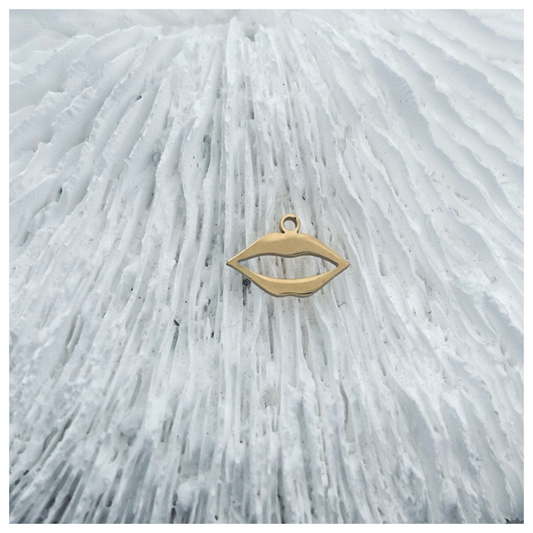 GOLD LIP CHARM