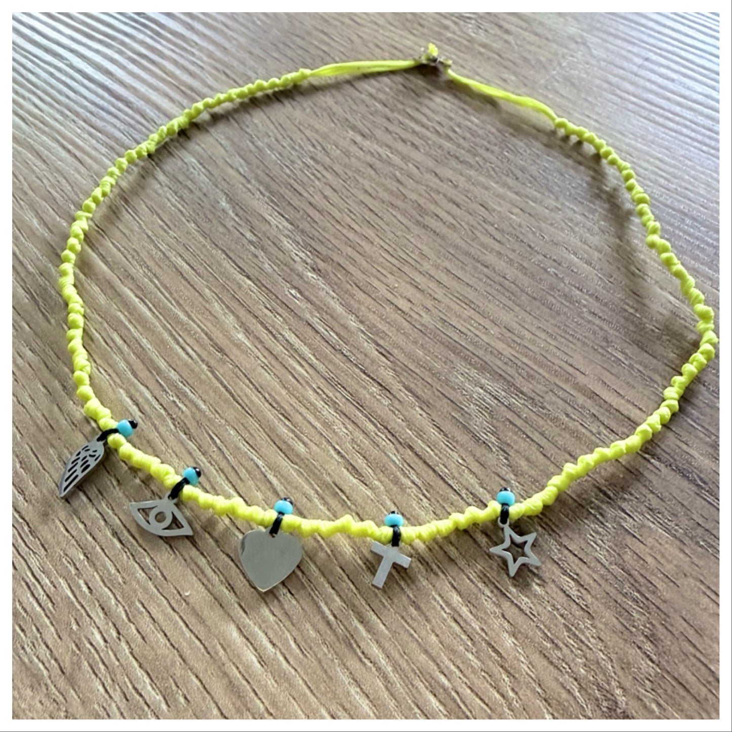 KNOTTED CHARM CHOKER YELLOW