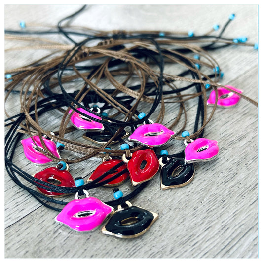 LIP CHARM BRACELET