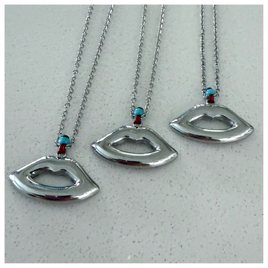 SILVER LIPS NECKLACE