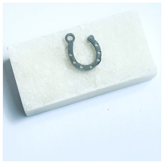 SILVER HORSE SHOE CHARM